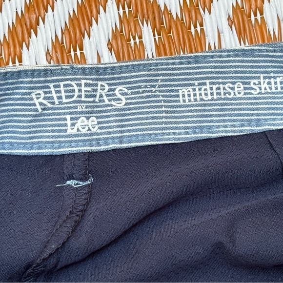 Riders by Lee Railroad Mid Rise Skorts - Picture 5 of 6